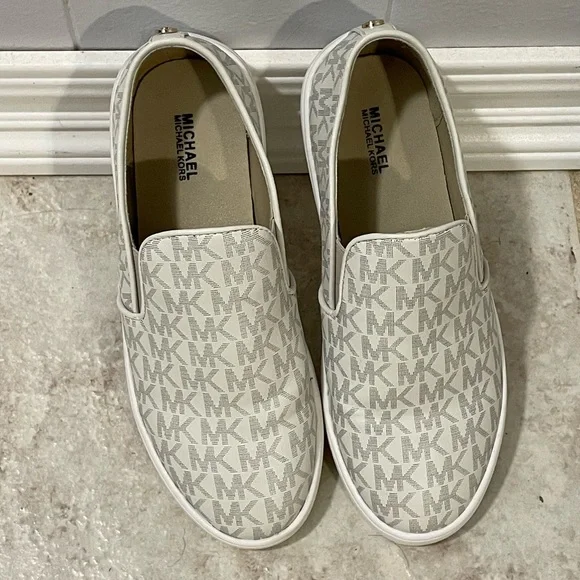 SALE ! Michael Kors Keaton Logo Slip-On Sneaker Sz 4 EUC Fits Women 5.5!! - Picture 2 of 9
